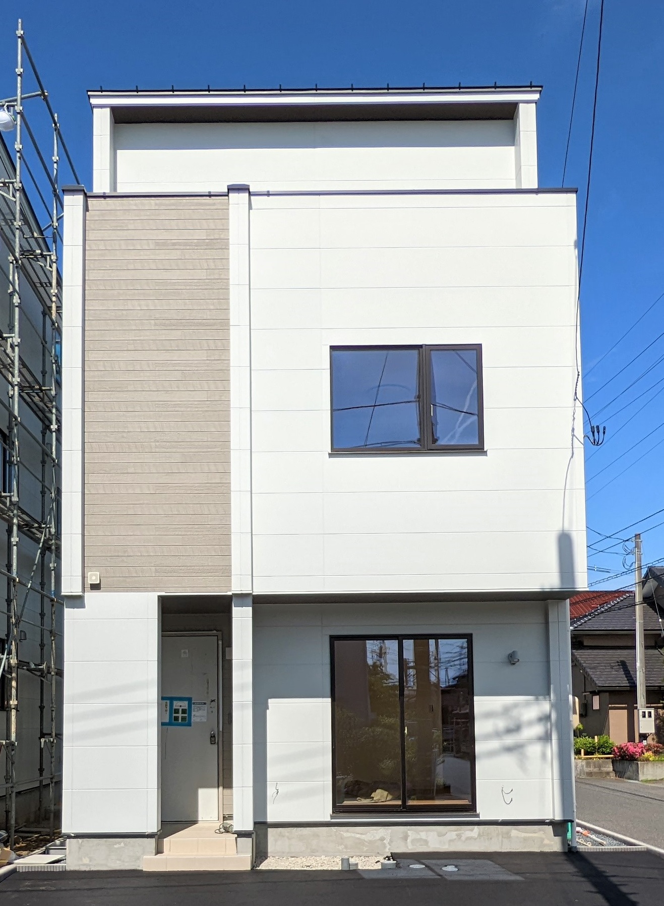 中央区鳥屋野A棟 / 女池ICまで車で2分！人気のエリアに建つ3階建ての住宅♪のイメージ画像